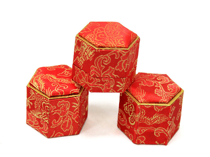 <strong>復古織錦緞六角錦盒</strong>